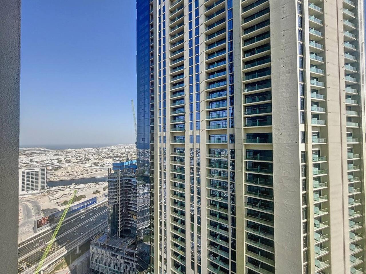 Aykon - Elegant Two Bedroom In Business Bay Dubai